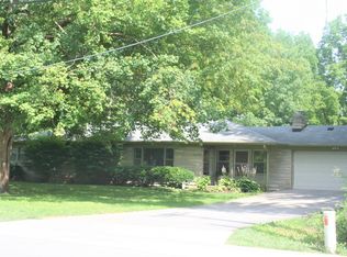 690 Bloor Ln, Zionsville, IN 46077