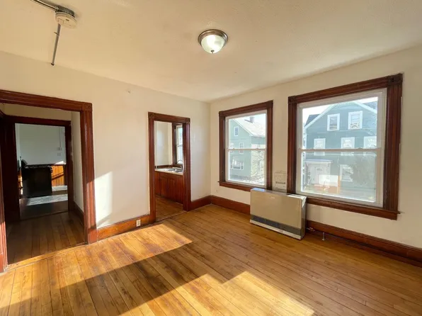 457 Beech St APT 2, Manchester, NH 03103