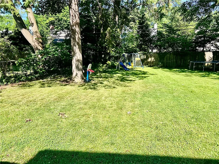 1161 Winton Rd S — Photo 29