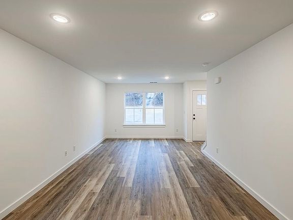 5th image of 267 Vanderbilt Rd