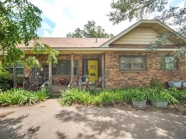 127 Valentine St, Windthorst, TX 76389