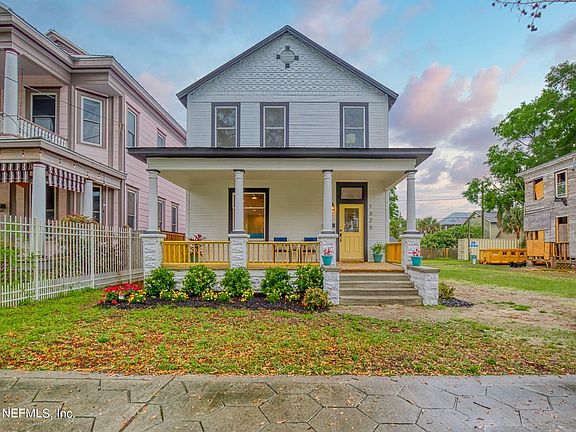 4th image of 1319 Laura St