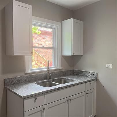 3rd image of 7403 Lydia Ave