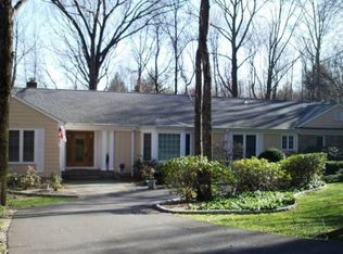 4 Grove Hill Rd, Woodbridge, CT 06525