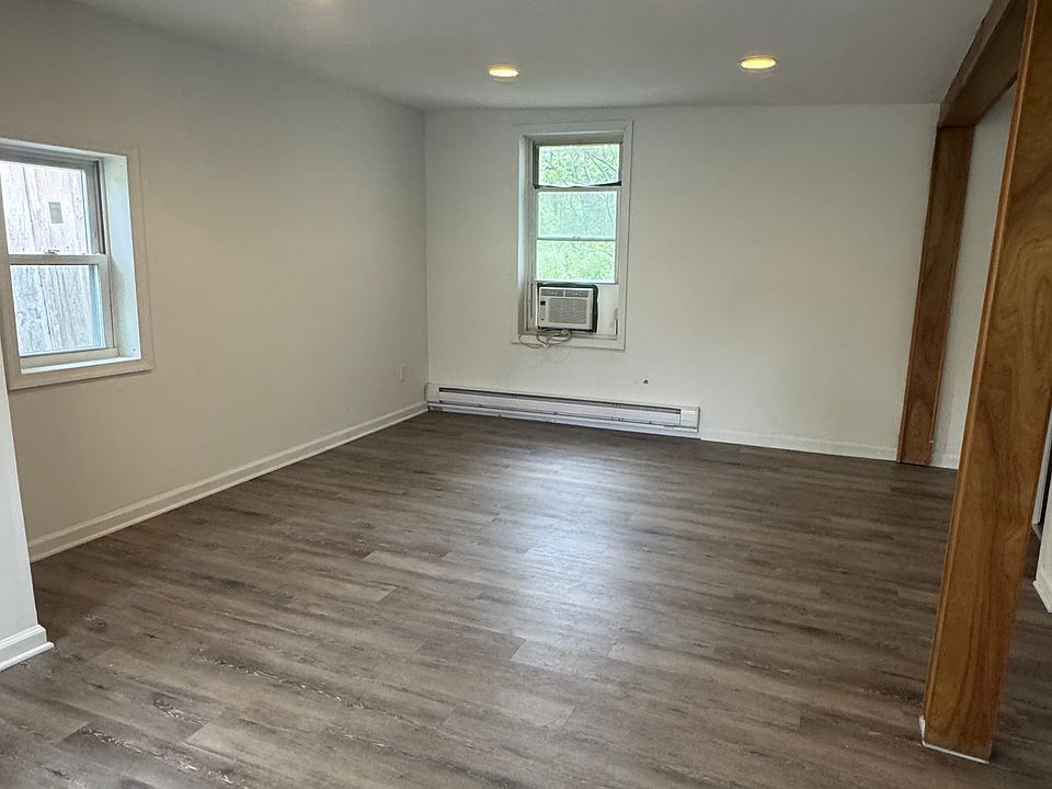 2nd image of 98 Main St #3