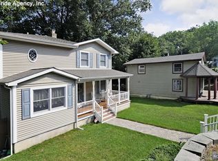 37 Main Beach Rd, Ringwood, NJ 07456