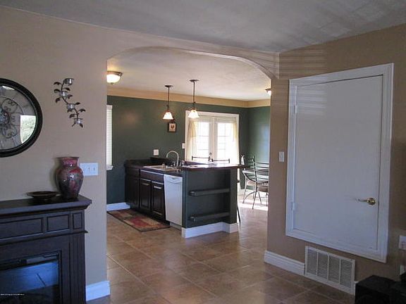 5th image of 4701 Caribbean Ave