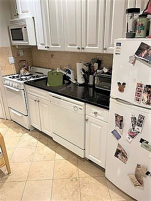 4th image of 206 E 34th St APT 4A