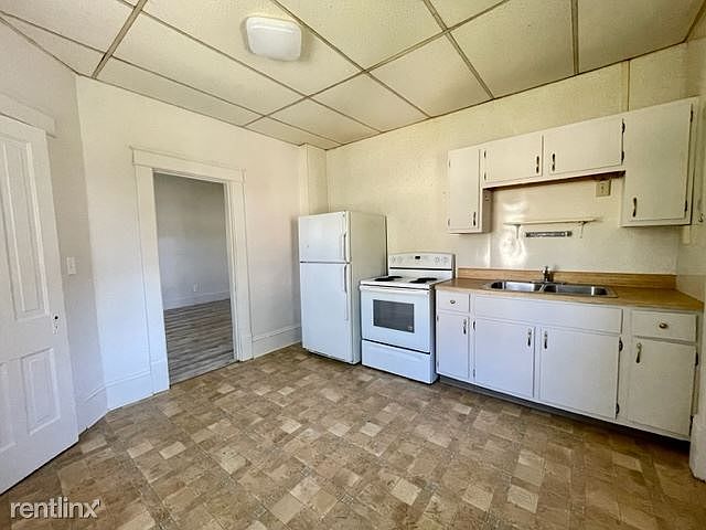 2nd image of 525 1/2 E Main St