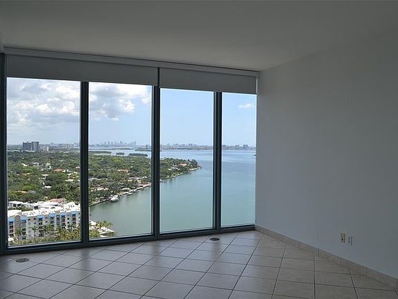 5th image of 601 NE 36th St APT 2906
