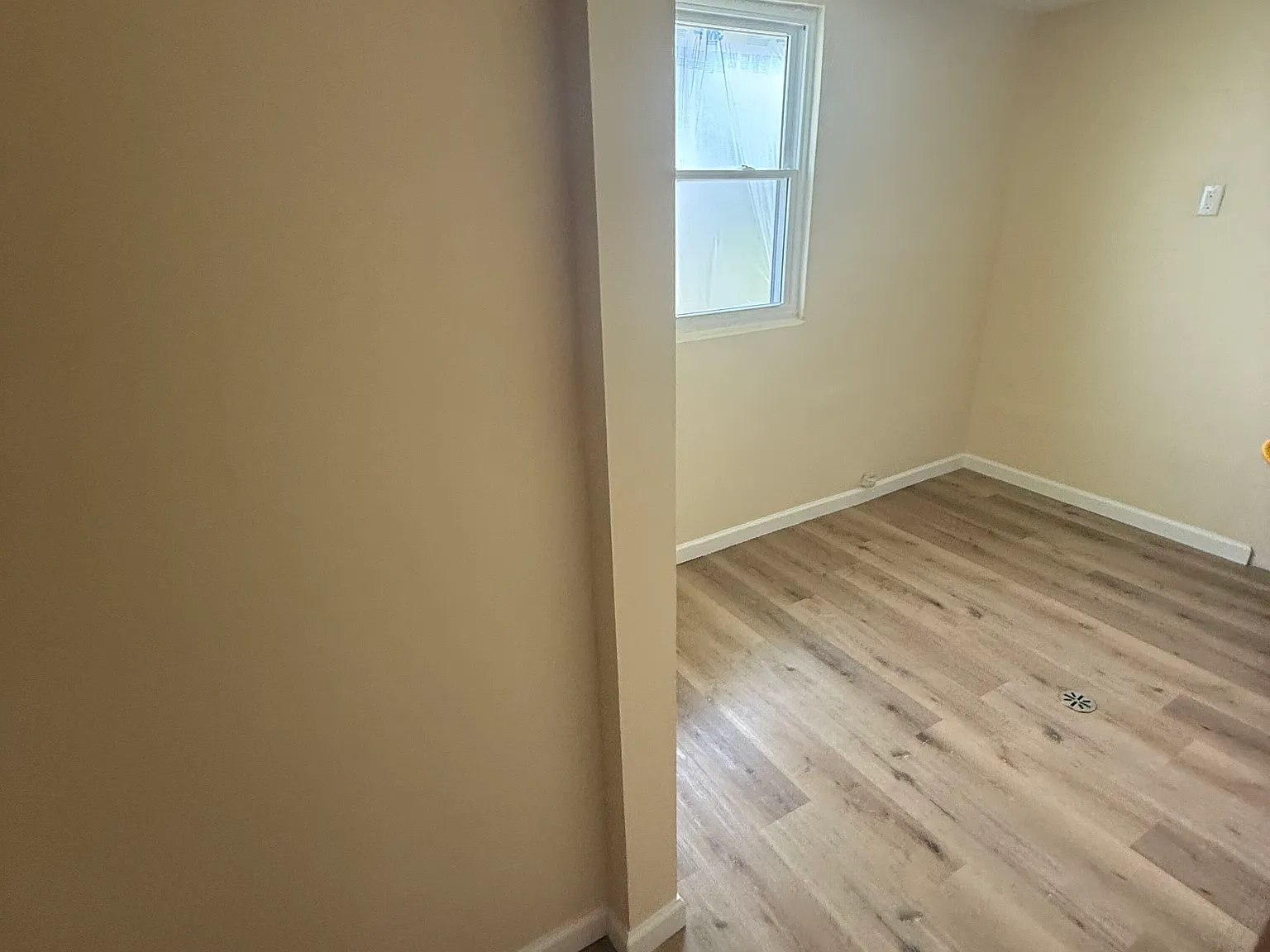 3 bed, 990 sqft, $1,500 — Photo 2