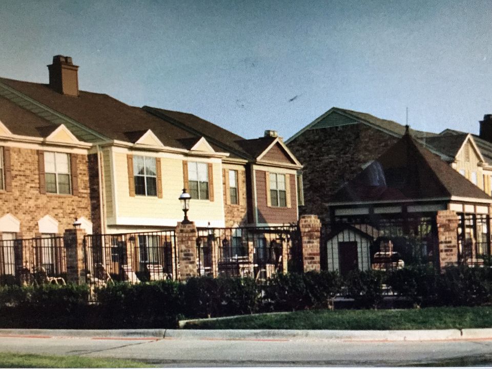 2nd image of 645 Carriagehouse Ln APT 6L