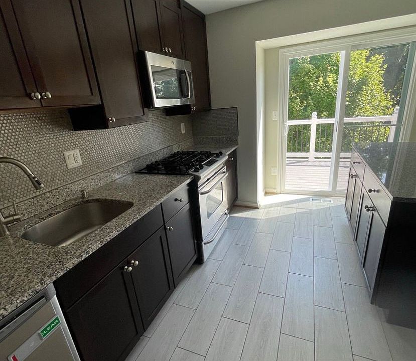 1st image of 656 Ivy League Ln #14-85