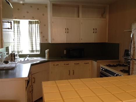 2nd image of 1054 Sycamore St