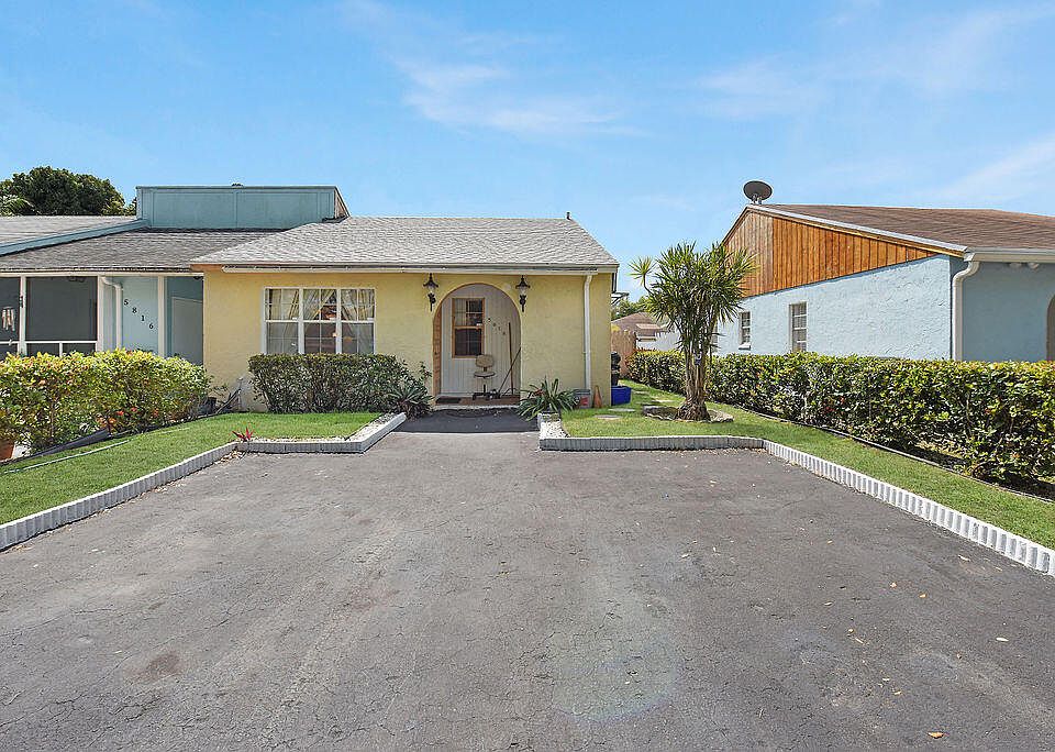 Home For Sale In VILLA DEL TRIO