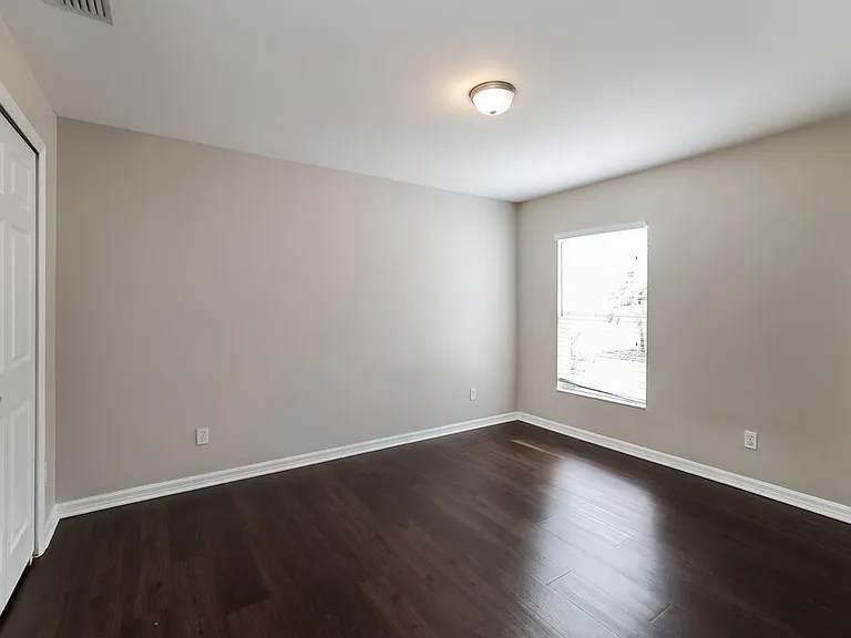 313 SE 26th Ter — Photo 13