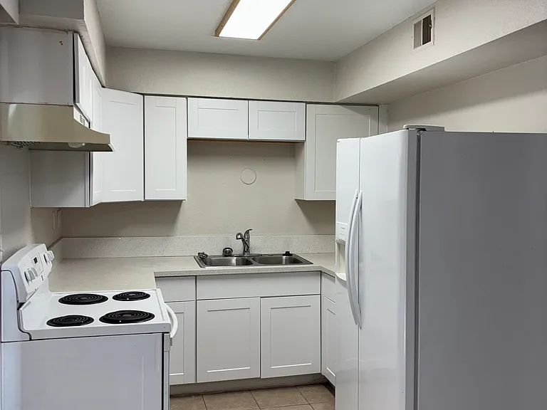 305 E Van Wagenen St — Photo 6