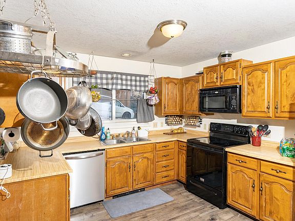 3rd image of 215 SW Kimball Dr
