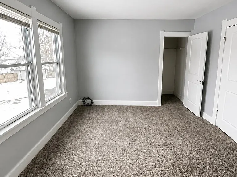 146 Esther St — Photo 3