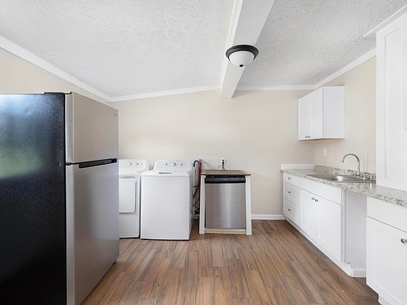 3rd image of 820 Florida Ave #1