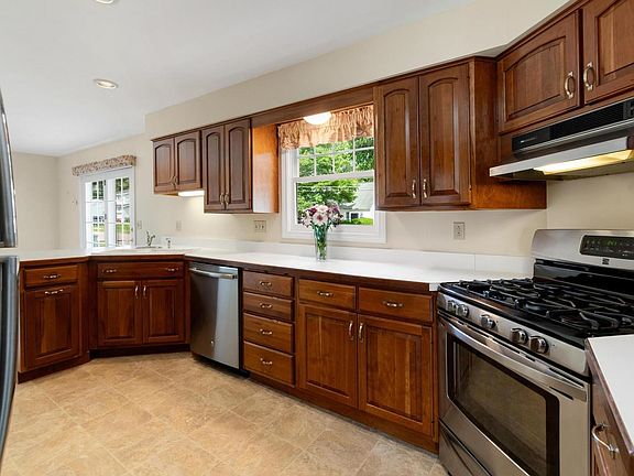 4th image of 269 Lafountain Street