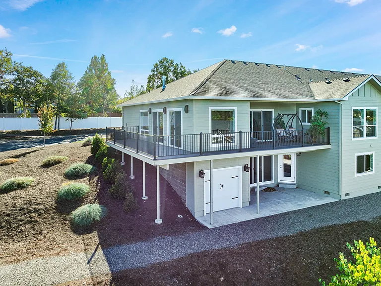 221 Skyhawk Dr — Photo 23