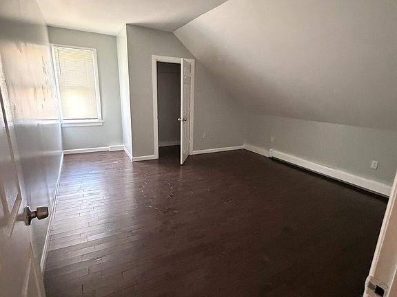 4th image of 479 Putnam St #3R