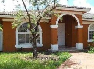 8928 NW 171st St, Hialeah, FL 33018