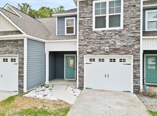 212 N Stingray Lane, Sneads Ferry, NC 28460