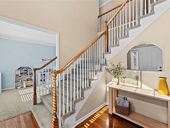 3rd image of 5826 Woodstock St