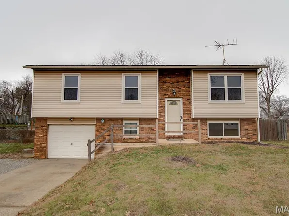 7708 Meadowlark Dr, Godfrey, IL 62035