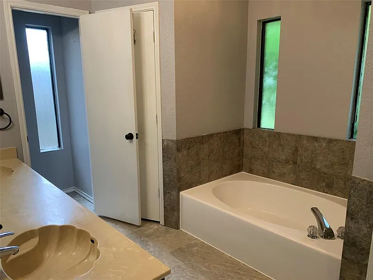 8232 Meadowbrook Dr — Photo 9