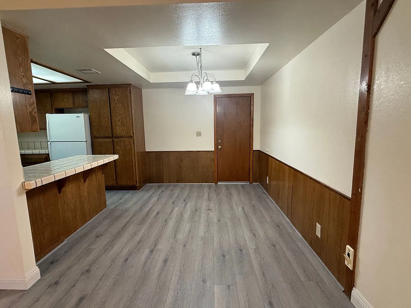 Apple Valley, Spacious 3 Bedrooms, 2 Bathrooms, New Carpet & Paint — Photo 4