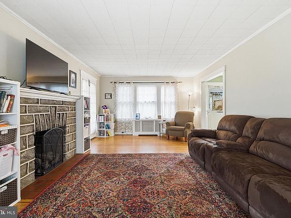 4th image of 638 Turner Ave