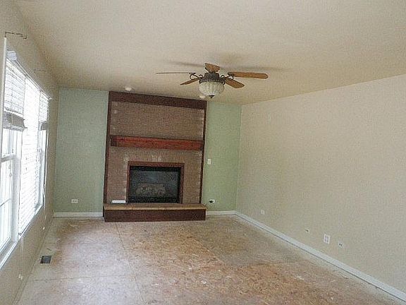 4th image of 2319 Oakwood Ln