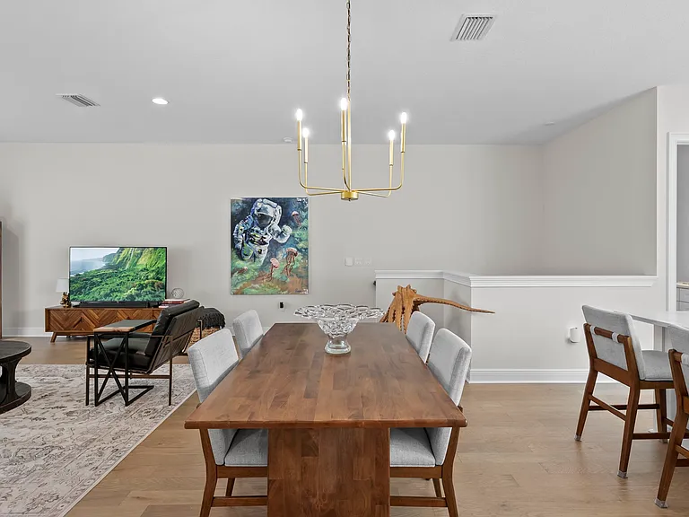 W North B St — Photo 10
