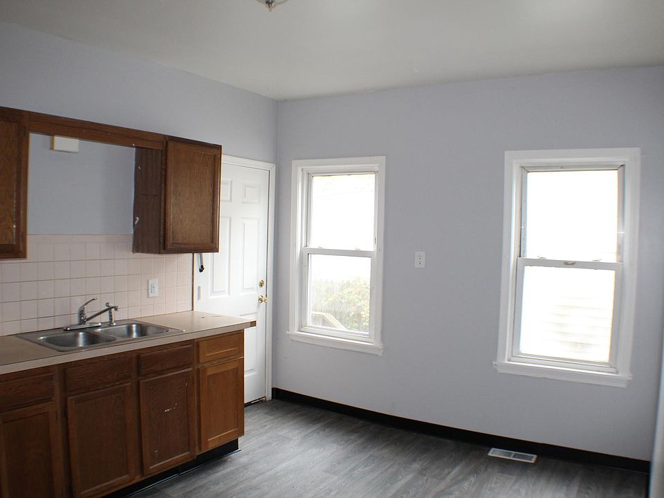 1st image of 355 Plymouth Ave APT 1