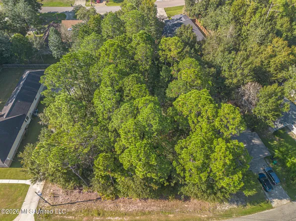 83186 Lola Dr, Diamondhead, MS 39525