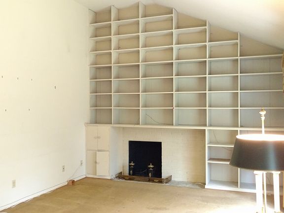 3rd image of 7002 Southridge Dr