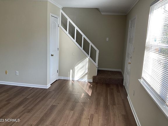 5th image of 209 Myrtlewood Ct