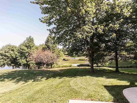 2nd image of 2085 Woodsedge Ct