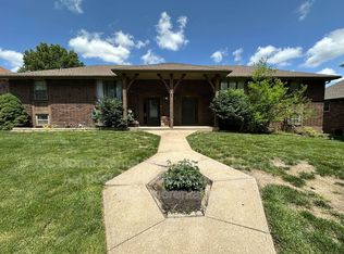209 NW Highland Ln, Blue Springs, MO 64014