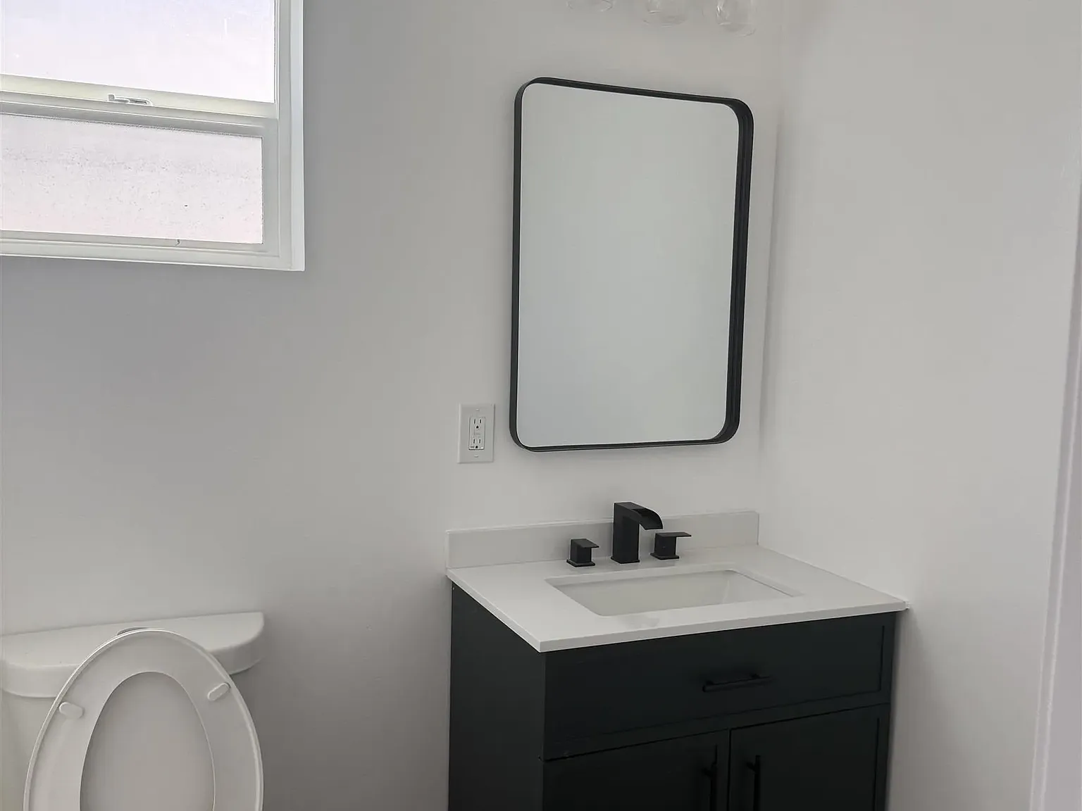 2 bed, 3.0 bath, 717 sqft, $3,500 — Photo 3