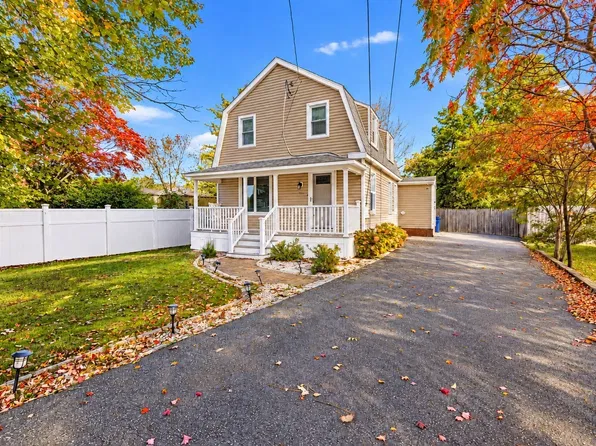 1227 Old Plainville Rd, New Bedford, MA 02745