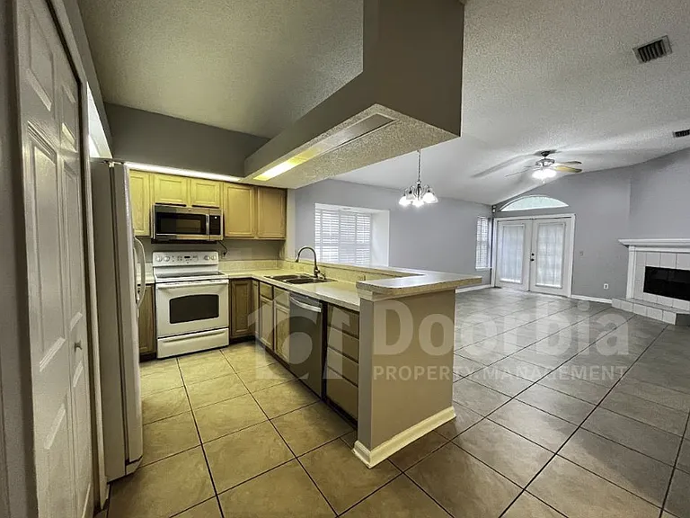 1159 Radis Pl — Photo 3