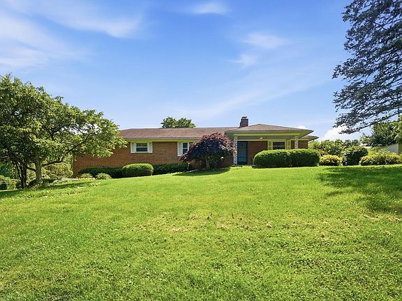 3rd image of 1858 Devon Dr