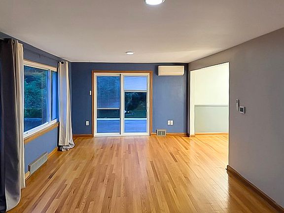 4th image of 137 Parkway Dr