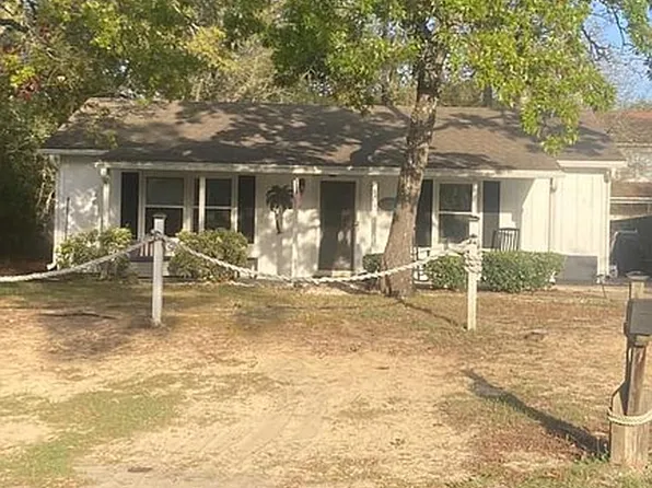 164 NE 9th St, Oak Island, NC 28465