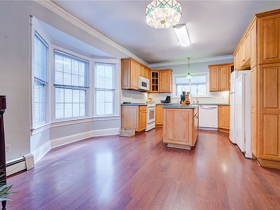 5th image of 174 Rosedale St