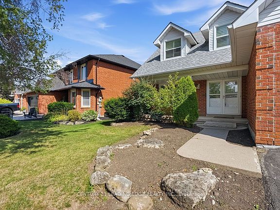 3rd image of 2409 Butternut Cres